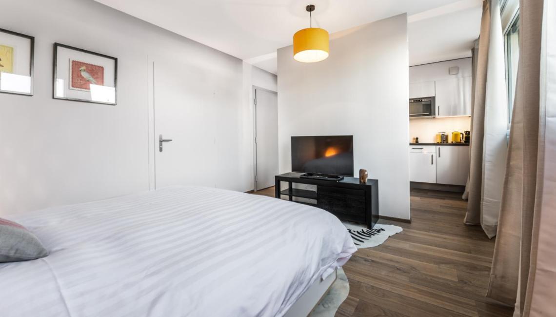 Noirettes 24-7 Keyless Entry By Homenhancement Geneva